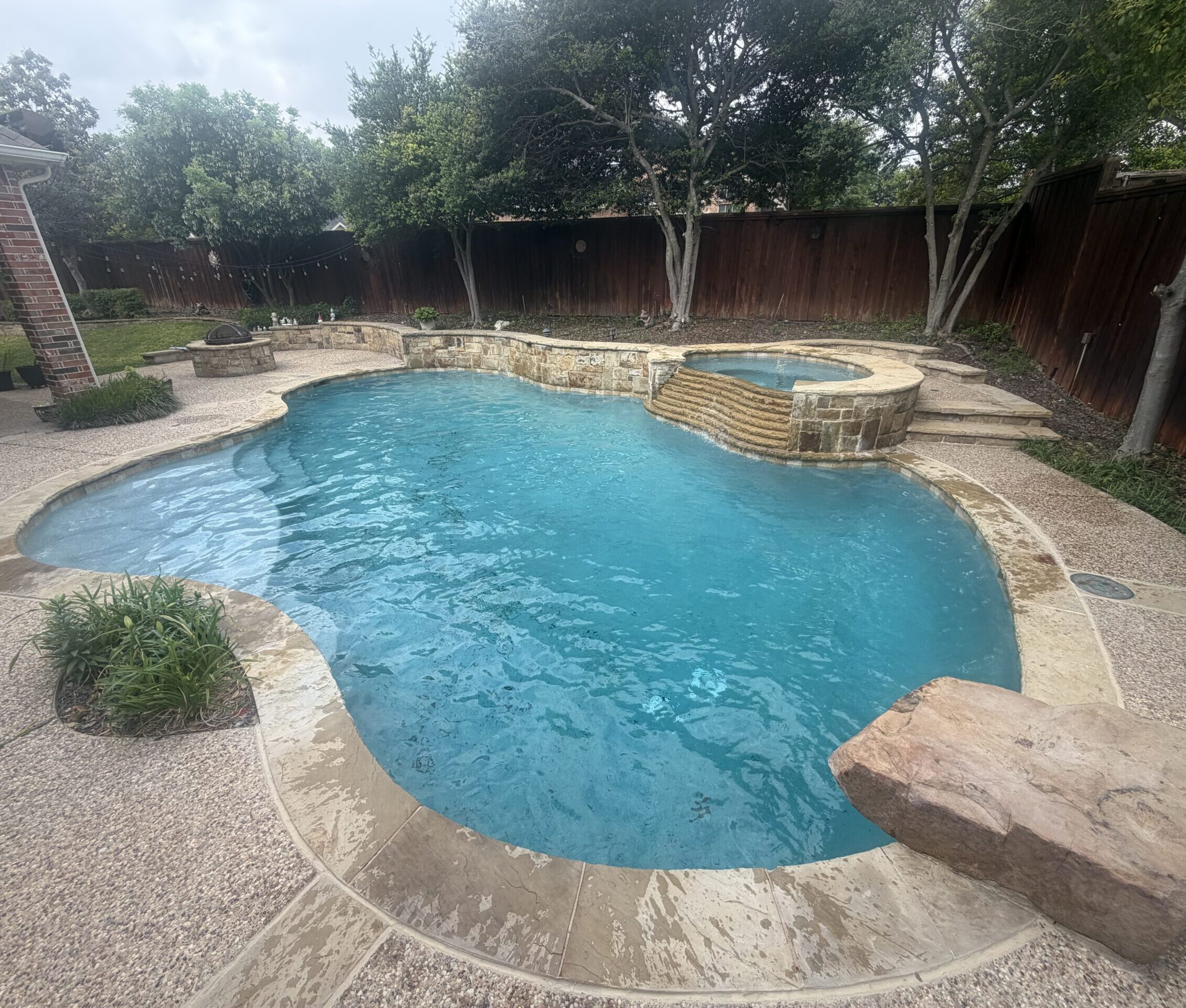 Clean residential swimming pool and raised spa in the DFW area