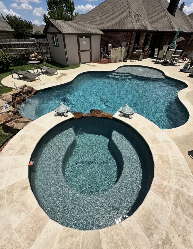 Clean residential swimming pool with built in water feature in the DFW area